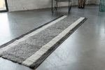   Futó méterben gray white keretes ( szürke-fehér) Gumis aljal 80cm széles minöségi szőnyeg